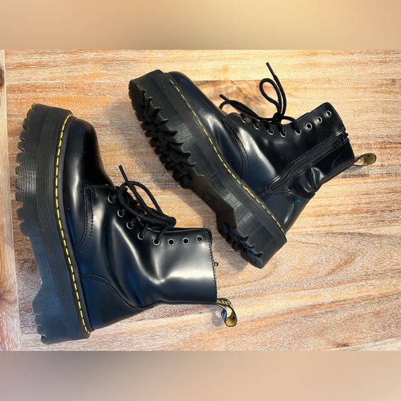 Dr. Marten Jadon Platform - Picture 5 of 6